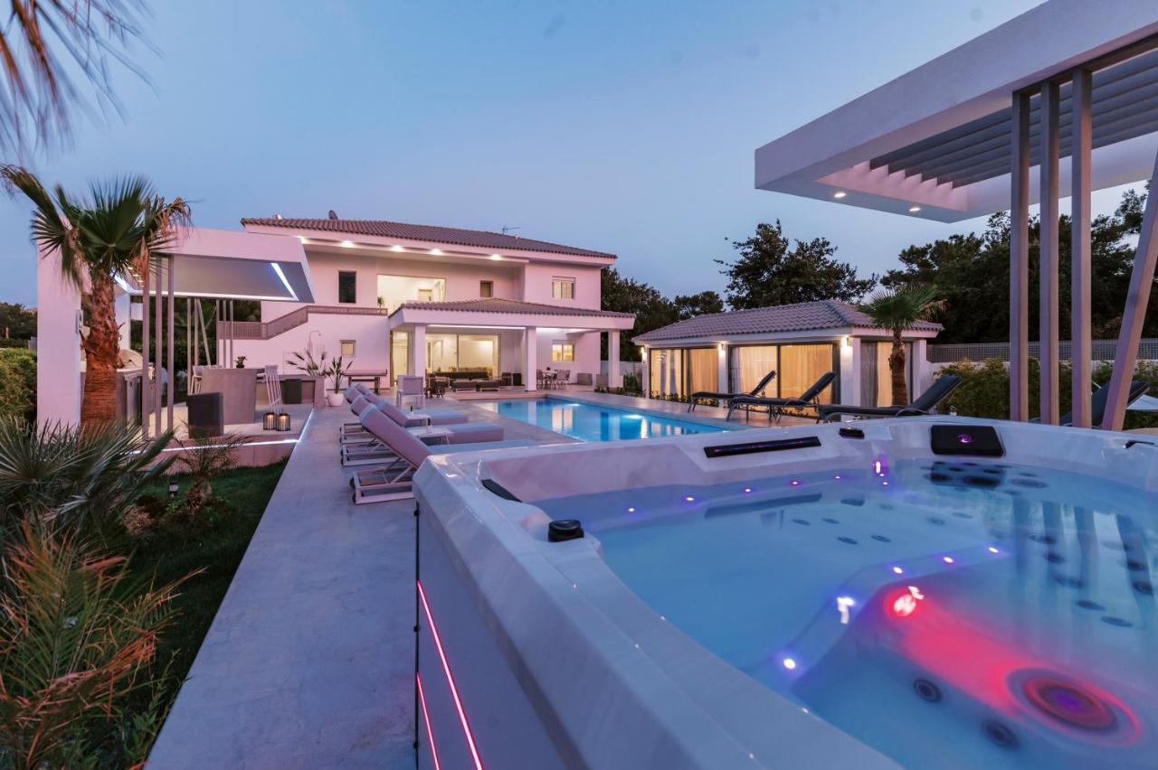 M Mansion Villa Pefki  ภายนอก รูปภาพ