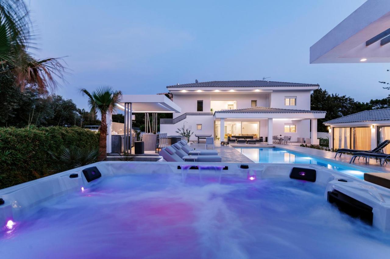M Mansion Villa Pefki  ภายนอก รูปภาพ