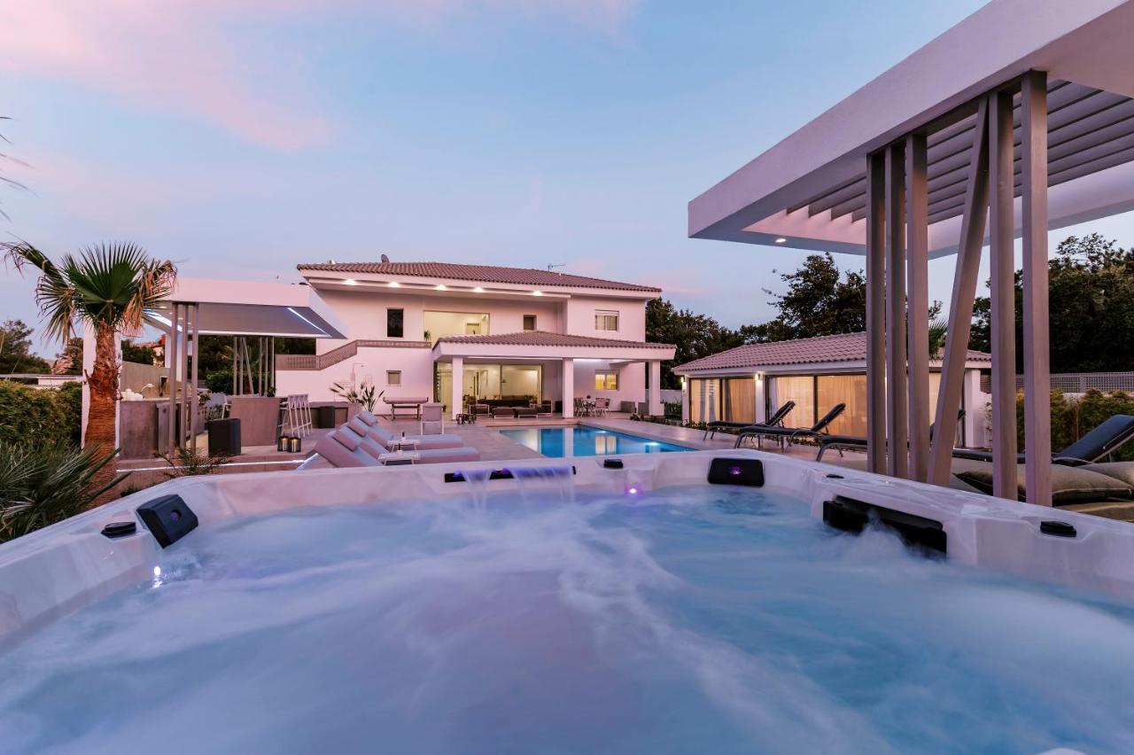 M Mansion Villa Pefki  ภายนอก รูปภาพ